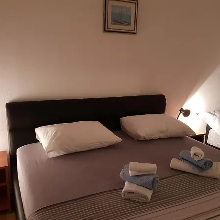Mali Lovre Poljica (Trogir)