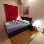 Mali Lovre 아파트 *