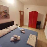 Mali Lovre 아파트 *
