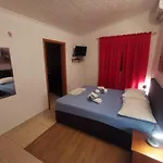Mali Lovre * Poljica (Trogir)