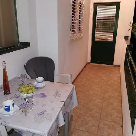 Mali Lovre Poljica (Trogir)