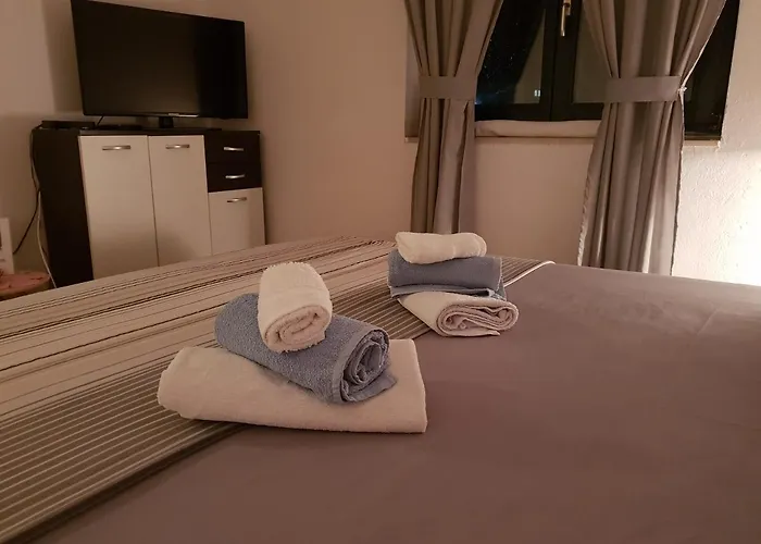 Mali Lovre Apartamento *