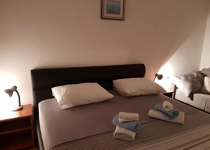 Mali Lovre Poljica (Trogir)