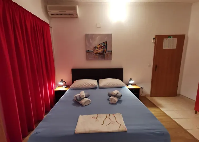 Mali Lovre Apartamento *