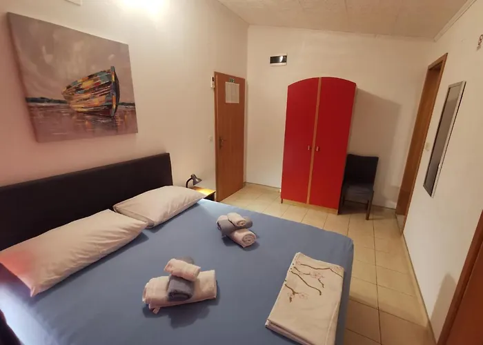 Mali Lovre Apartamento *
