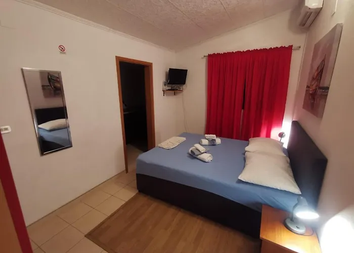 Mali Lovre * Poljica (Trogir)